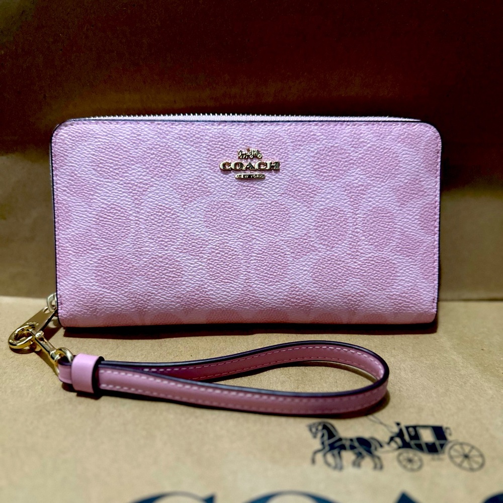 🌸🌸🎀 Coach Long Zip Around Wallet In Signature Canvas In Gold/Powder Pink